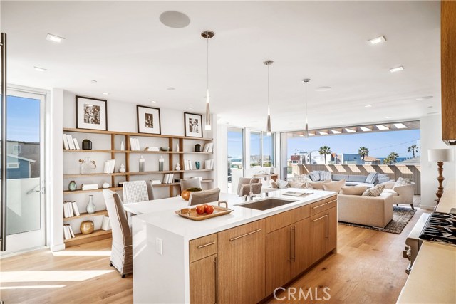 121 2nd Street, Hermosa Beach, California 90254, 4 Bedrooms Bedrooms, ,4 BathroomsBathrooms,Residential,Sold,2nd,SB19073415