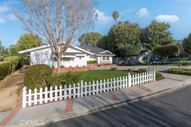 10 Sunnyfield Drive, Rolling Hills Estates, California 90274, 3 Bedrooms Bedrooms, ,2 BathroomsBathrooms,Residential,Sold,Sunnyfield,SB21066576