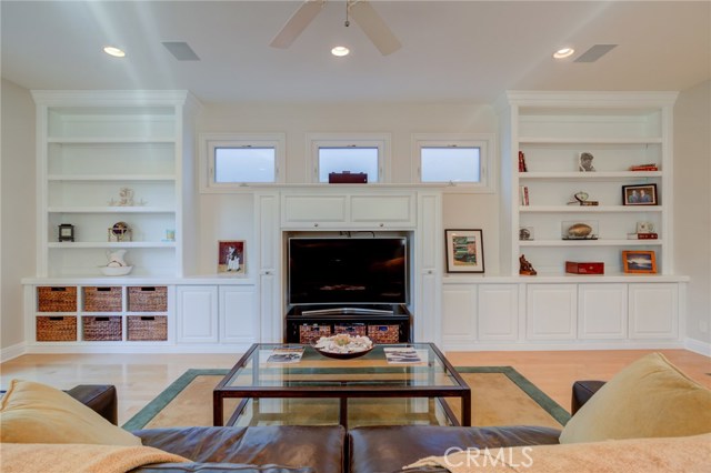 637 17th Street, Manhattan Beach, California 90266, 6 Bedrooms Bedrooms, ,3 BathroomsBathrooms,Residential,Sold,17th,SB20249999