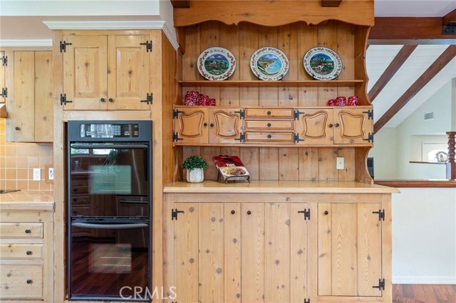 The storage in the hoe seems limitless. With a large pantry, prepping space for added storage, and built-in cabinet perfect for fine china, or everyday dish-ware.