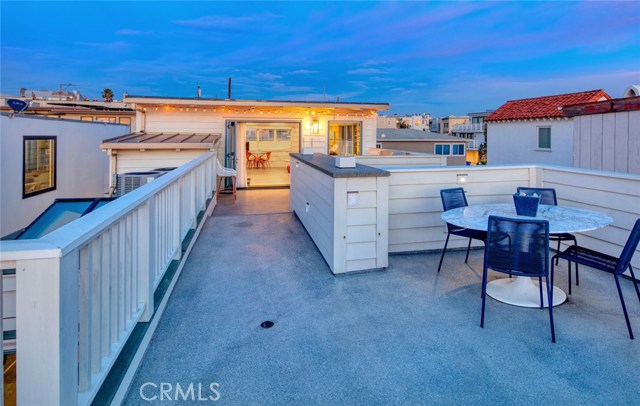 2618 Manhattan Avenue, Hermosa Beach, California 90254, 5 Bedrooms Bedrooms, ,4 BathroomsBathrooms,Residential,Sold,Manhattan,SB21009300