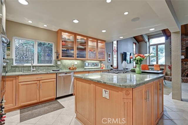 512 3rd Street, Manhattan Beach, California 90266, 3 Bedrooms Bedrooms, ,3 BathroomsBathrooms,Residential,Sold,3rd,SB18066337