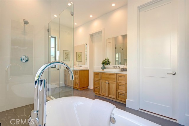 3604 Walnut Avenue, Manhattan Beach, California 90266, 5 Bedrooms Bedrooms, ,2 BathroomsBathrooms,Residential,Sold,Walnut,SB19038586