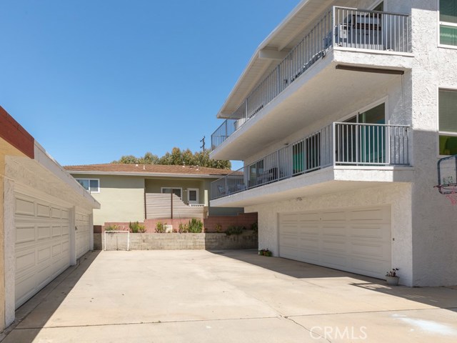 527 Juanita Avenue, Redondo Beach, California 90277, ,Residential Income,Sold,Juanita,SB17234058