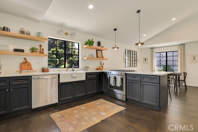 1924 Mathews Avenue, Redondo Beach, California 90278, 3 Bedrooms Bedrooms, ,2 BathroomsBathrooms,Residential,Sold,Mathews,SB21069935
