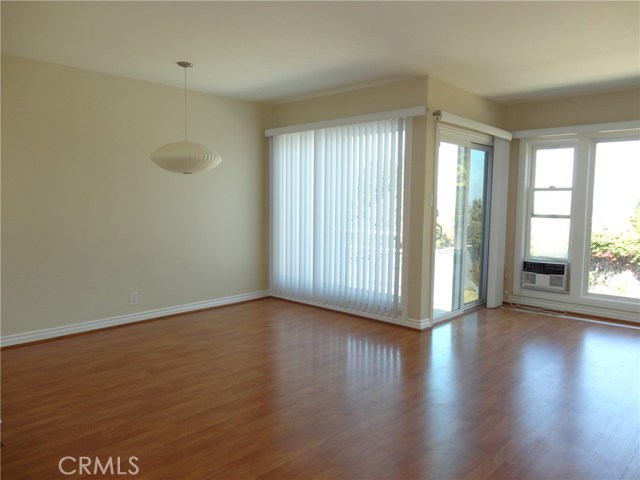 Spacious Living Room/Dining Room