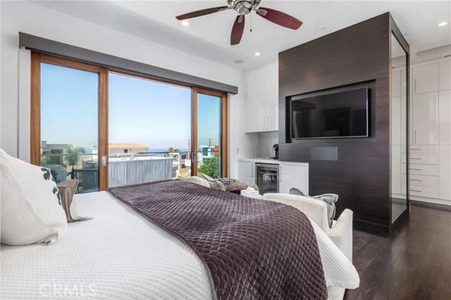 716 Manhattan Avenue, Manhattan Beach, California 90266, 3 Bedrooms Bedrooms, ,3 BathroomsBathrooms,Residential,Sold,Manhattan,SB20229192