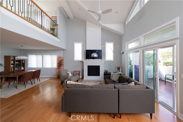 613 Lucia Avenue, Redondo Beach, California 90277, 3 Bedrooms Bedrooms, ,2 BathroomsBathrooms,Residential,Sold,Lucia,SB19228857