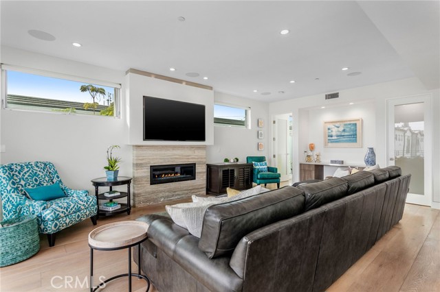 429 Marine Place, Manhattan Beach, California 90266, 4 Bedrooms Bedrooms, ,2 BathroomsBathrooms,Residential,Sold,Marine Place,SB21015394
