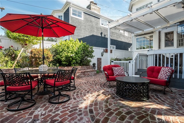 659 18th Street, Manhattan Beach, California 90266, 4 Bedrooms Bedrooms, ,3 BathroomsBathrooms,Residential,Sold,18th,SB19269469