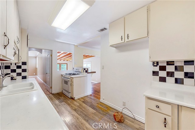 2408 Robinson Street, Redondo Beach, California 90278, 3 Bedrooms Bedrooms, ,2 BathroomsBathrooms,Residential,Sold,Robinson,PV21108449