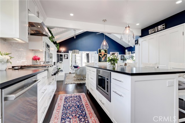 668 36th Street, Manhattan Beach, California 90266, 3 Bedrooms Bedrooms, ,2 BathroomsBathrooms,Residential,Sold,36th,SB20089393