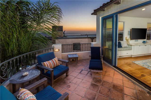 121 36th Place, Manhattan Beach, California 90266, 4 Bedrooms Bedrooms, ,3 BathroomsBathrooms,Residential,Sold,36th,SB17219527