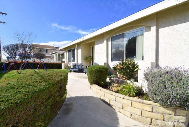 1921 Voorhees Avenue, Redondo Beach, California 90278, ,Residential Income,Sold,Voorhees,PV20036066