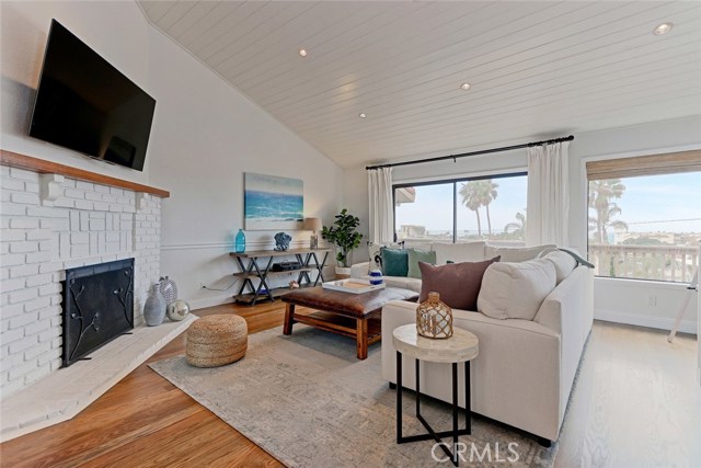 230 Guadalupe Avenue, Redondo Beach, California 90277, 2 Bedrooms Bedrooms, ,1 BathroomBathrooms,Residential,Sold,Guadalupe,SB17248817