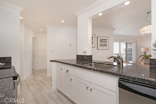 650 The Village, Redondo Beach, California 90277, 1 Bedroom Bedrooms, ,1 BathroomBathrooms,Residential,Sold,The Village,OC21048054