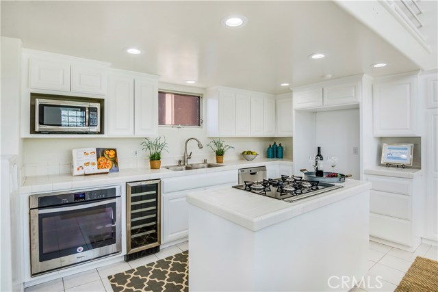 228 Manhattan Avenue, Hermosa Beach, California 90254, 3 Bedrooms Bedrooms, ,3 BathroomsBathrooms,Residential,Sold,Manhattan,PV18057092