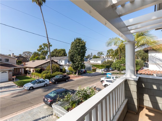 1808 Elm Avenue, Manhattan Beach, California 90266, 5 Bedrooms Bedrooms, ,3 BathroomsBathrooms,Residential,Sold,Elm,SB20235001