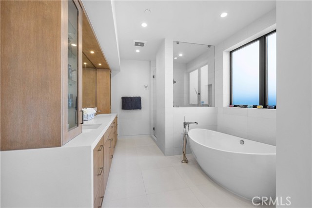 733 12th Street, Manhattan Beach, California 90266, 5 Bedrooms Bedrooms, ,6 BathroomsBathrooms,Residential,Sold,12th,SB21089898