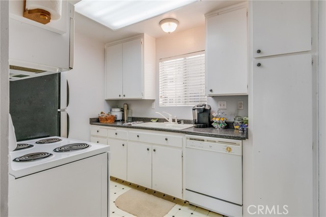 1108 Camino Real, Redondo Beach, California 90277, 2 Bedrooms Bedrooms, ,Residential,Sold,Camino Real,PV21086843 1108 Camino Real, Redondo Beach, California 90277, 2 Bedrooms Bedrooms, ,Residential,Sold,Camino Real,PV21086843