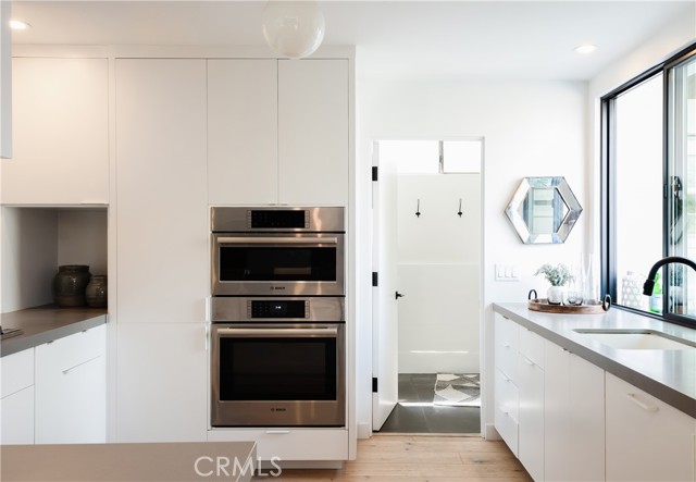 587 36th Street, Manhattan Beach, California 90266, 3 Bedrooms Bedrooms, ,2 BathroomsBathrooms,Residential,Sold,36th,SB21105044