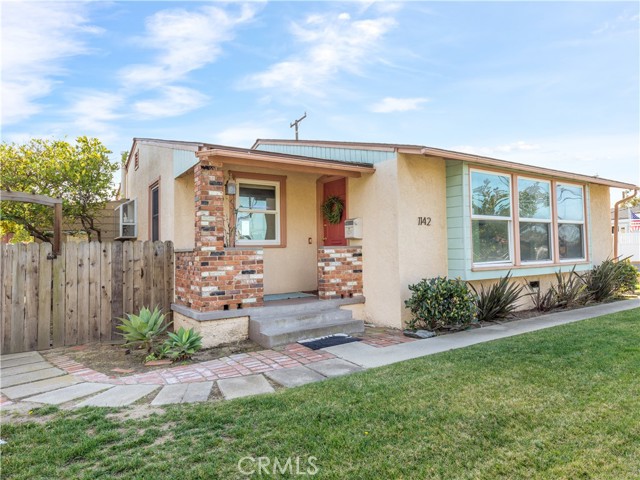 1142 23rd Street, Manhattan Beach, California 90266, 3 Bedrooms Bedrooms, ,1 BathroomBathrooms,Residential,Sold,23rd,SB21029088