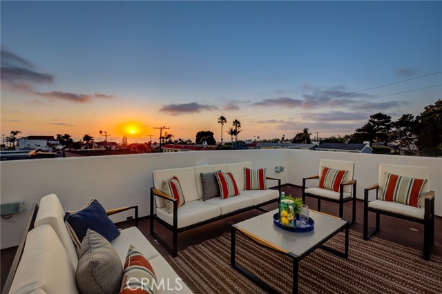 1144 9th Street, Hermosa Beach, California 90254, 5 Bedrooms Bedrooms, ,4 BathroomsBathrooms,Residential,Sold,9th,SB19216948