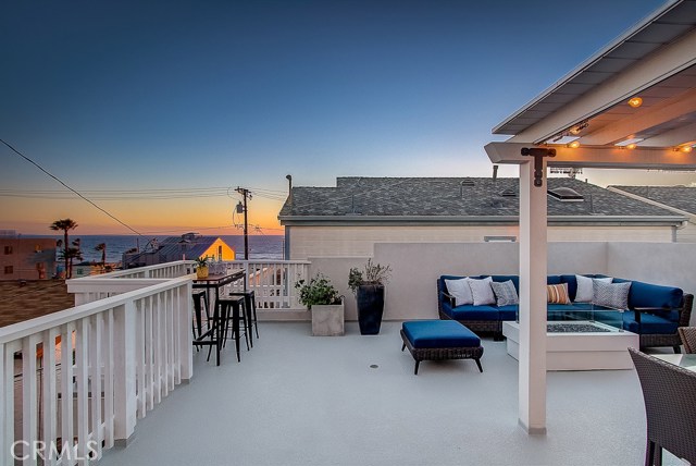 132 35th Place, Hermosa Beach, California 90254, 2 Bedrooms Bedrooms, ,2 BathroomsBathrooms,Residential,Sold,35th,SB19057826