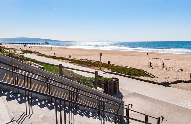 2215 Bayview Drive, Manhattan Beach, California 90266, 4 Bedrooms Bedrooms, ,3 BathroomsBathrooms,Residential,Sold,Bayview,SB20132281