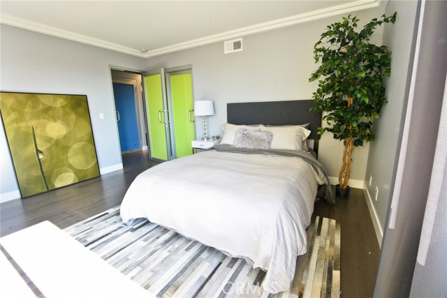 708 Manhattan Beach Blvd., Manhattan Beach, California 90266, 2 Bedrooms Bedrooms, ,2 BathroomsBathrooms,Residential,Sold,Manhattan Beach Blvd.,SB18012661