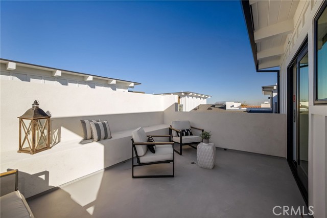 Rooftop deck with expansive views