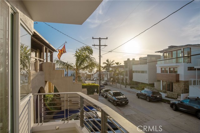 316 26th Street, Hermosa Beach, California 90254, 4 Bedrooms Bedrooms, ,2 BathroomsBathrooms,Residential,Sold,26th,SB21076670