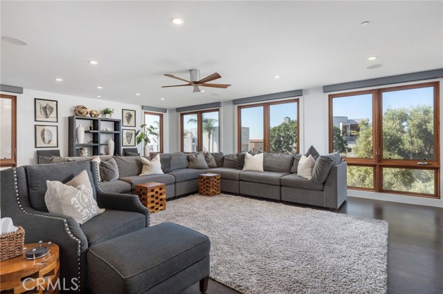 716 Manhattan Avenue, Manhattan Beach, California 90266, 3 Bedrooms Bedrooms, ,3 BathroomsBathrooms,Residential,Sold,Manhattan,SB20229192