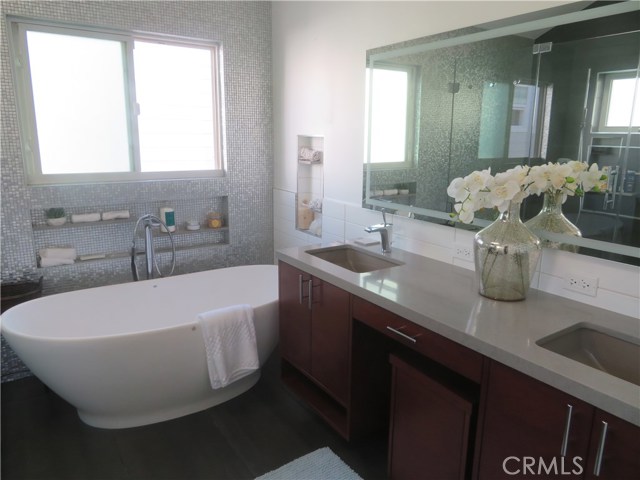 202 Helberta Avenue, Redondo Beach, California 90277, 3 Bedrooms Bedrooms, ,2 BathroomsBathrooms,Residential,Sold,Helberta,SB17212685