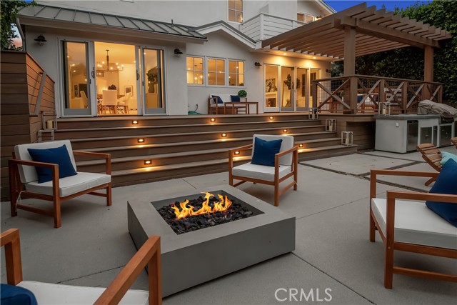 933 9th Street, Manhattan Beach, California 90266, 4 Bedrooms Bedrooms, ,2 BathroomsBathrooms,Residential,Sold,9th,SB21112500