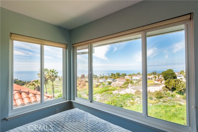 6825 Kings Harbor Drive, Rancho Palos Verdes, California 90275, 4 Bedrooms Bedrooms, ,3 BathroomsBathrooms,Residential,Sold,Kings Harbor,PV17059754