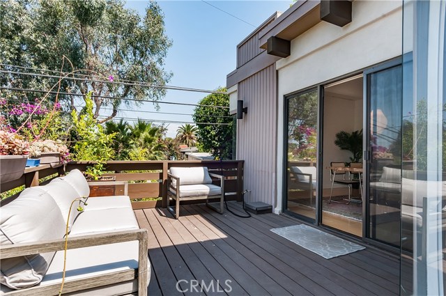 2417 Oak Avenue, Manhattan Beach, California 90266, 3 Bedrooms Bedrooms, ,2 BathroomsBathrooms,Residential,Sold,Oak,SB18175025