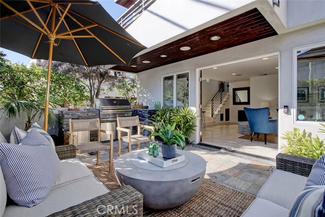 417 27th Street, Manhattan Beach, California 90266, 3 Bedrooms Bedrooms, ,1 BathroomBathrooms,Residential,Sold,27th,SB21023616