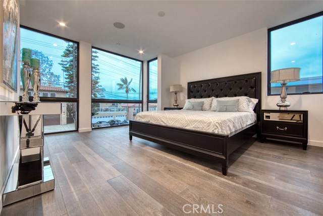 945 7th Street, Hermosa Beach, California 90254, 4 Bedrooms Bedrooms, ,3 BathroomsBathrooms,Residential,Sold,7th,SB19140226