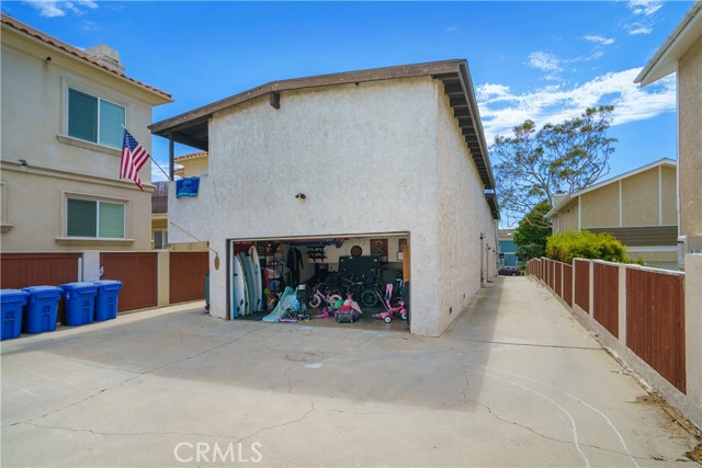 210 Lucia Avenue, Redondo Beach, California 90277, ,Residential Income,Sold,Lucia,SB21142473