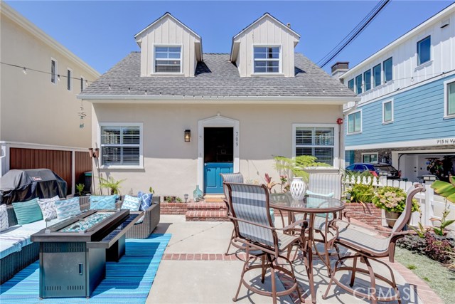 709 Valley Drive, Manhattan Beach, California 90266, 3 Bedrooms Bedrooms, ,2 BathroomsBathrooms,Residential,Sold,Valley,SB20138836