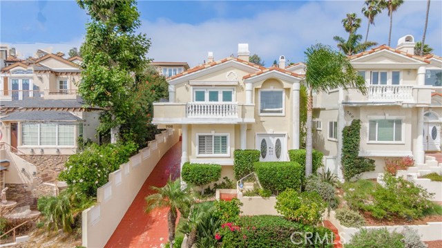 702 Juanita Avenue, Redondo Beach, California 90277, 4 Bedrooms Bedrooms, ,3 BathroomsBathrooms,Residential,Sold,Juanita,PW20121248