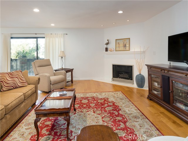 447 Herondo Street, Hermosa Beach, California 90254, 2 Bedrooms Bedrooms, ,1 BathroomBathrooms,Residential,Sold,Herondo,SB20222028