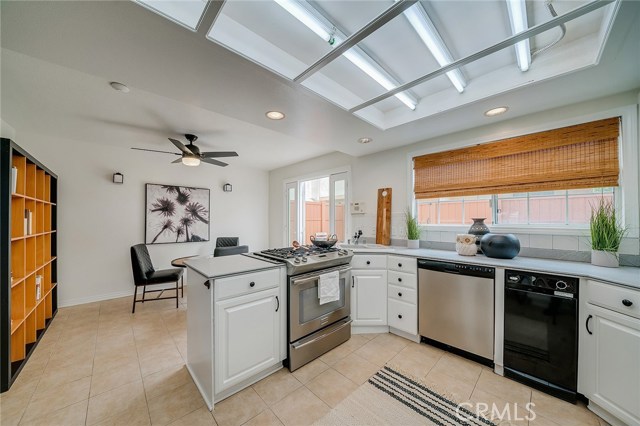 1710 Grant Avenue, Redondo Beach, California 90278, 3 Bedrooms Bedrooms, ,2 BathroomsBathrooms,Residential,Sold,Grant,PV20186727