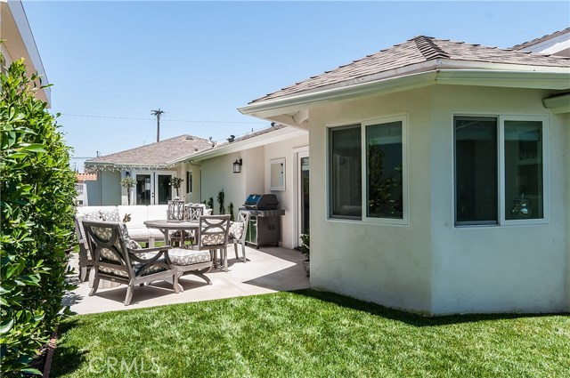 1856 9th Street, Manhattan Beach, California 90266, 4 Bedrooms Bedrooms, ,2 BathroomsBathrooms,Residential,Sold,9th,SB17137865