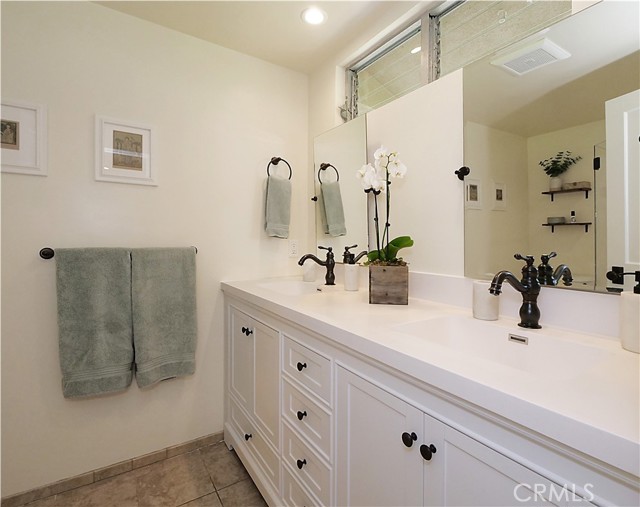 Double sink in master bath