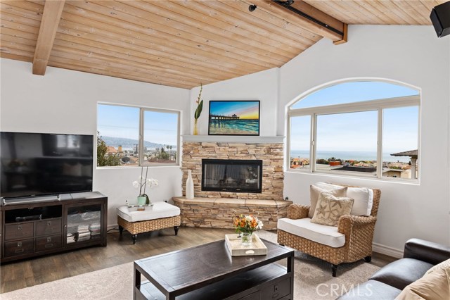 952 15th Street, Hermosa Beach, California 90254, 4 Bedrooms Bedrooms, ,3 BathroomsBathrooms,Residential,Sold,15th,SB20106766
