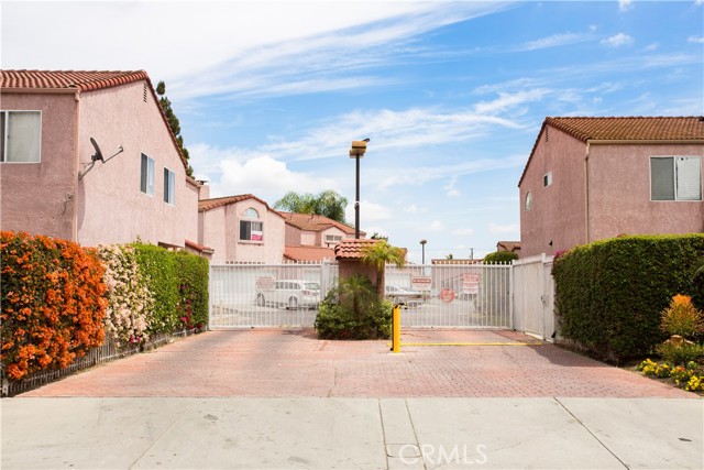 Detail Gallery Image 1 of 1 For 190 Racquet Club Dr, Compton,  CA 90220 - 4 Beds | 2/1 Baths