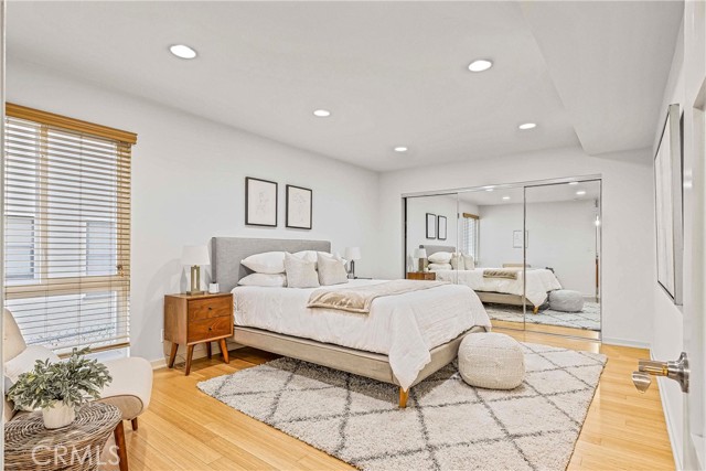 1 Bed Home for Sale in Hancock Park, California