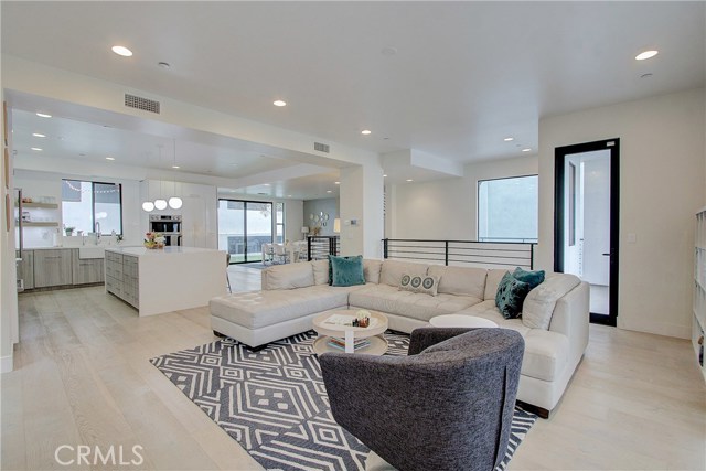 1921 Ruhland Avenue, Redondo Beach, California 90278, 4 Bedrooms Bedrooms, ,4 BathroomsBathrooms,Residential,Sold,Ruhland,SB20053880